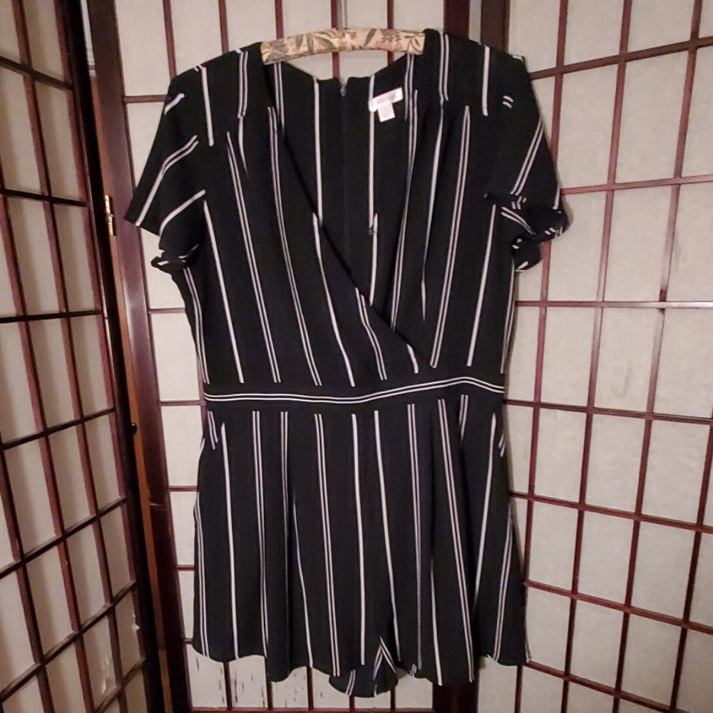 Super Cute Black & White Romper Size L